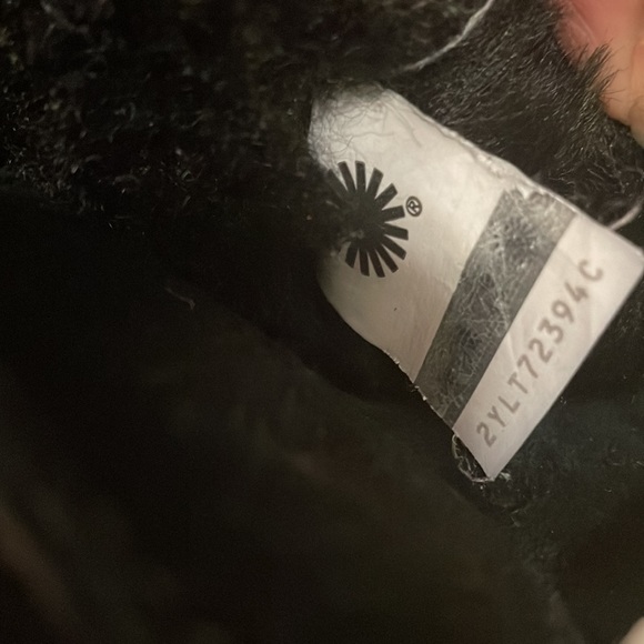 Ugg boots with metal plate. Size 7 Women. Good used condition. Offers welcome. - Picture 6 of 7